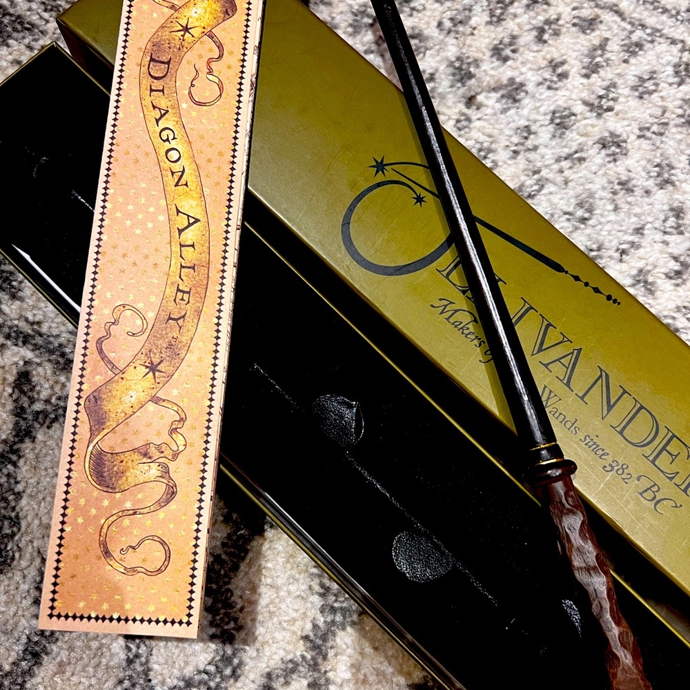 Ollivanders Wand from Wizarding World of Harry Potter at Universal- 9” hazel